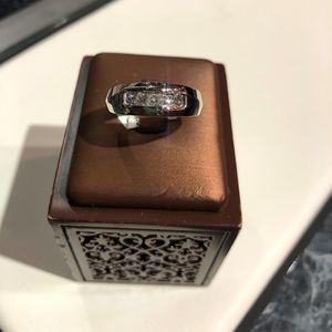 MANS 14K WHITE GOLD WEDDING RING WITH 00.50 TWT